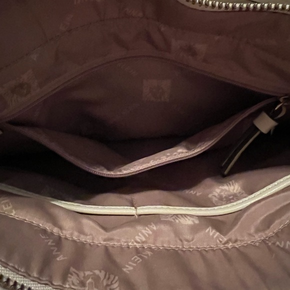 Anne Klein woman’s tote handbag in tan and blue. - Picture 6 of 8